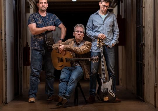 ŽIVO – folkrocková formace kolem písničkáře Ivo Cicvárka + TOKYO